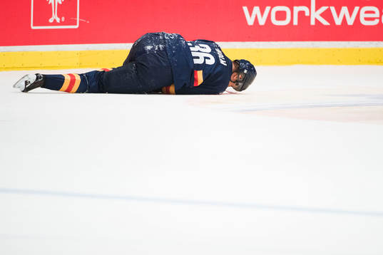 Djurgårdens Philip Holm har ont