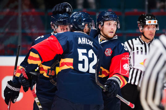 Djurgårdens Mikael Ahlén och Linus Hultström jublar