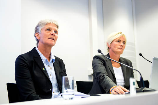 Förbundskapten Pia Sundhage och assisterande