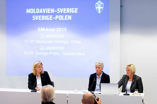 Sveriges pressansvarige Rebecca Hedin, Förbundskapten Pia