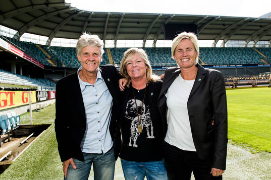 Sveriges Förbundskapten Pia Sundhage, landslagschef Marika