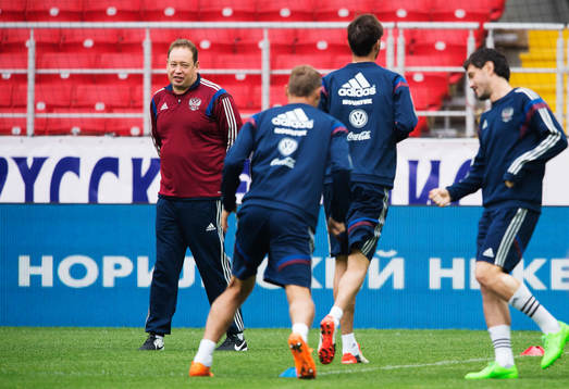 Förbundskapten Leonid Slutskiy på Rysslands