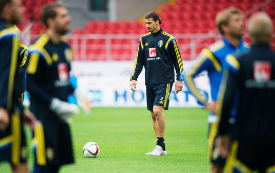 Zlatan Ibrahimovic på Sveriges fotbollslandslag träning