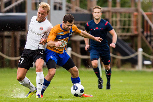 Hittarps Johan Wester och Vejbys Albin Subasic i närkamp