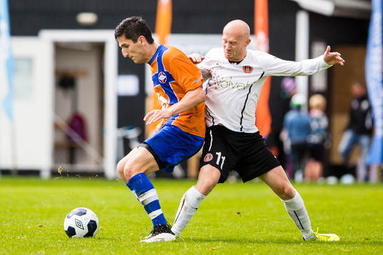 Vejbys Edin Hadzic och Hittarps Max Mölder i duell