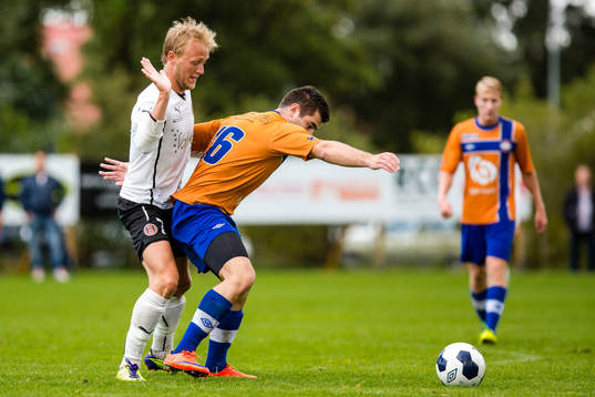 Hittarps Johan Wester och Vejbys Albin Subasic i duell