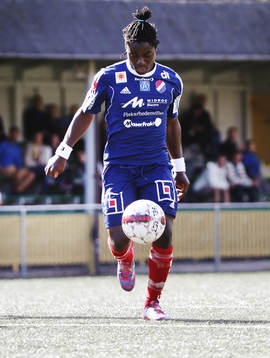 Kvarnsvedens Tabita Chawinga i fotbollsmatchen i Elitettan