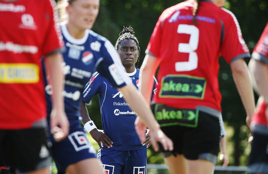Kvarnsvedens Tabita Chawinga i fotbollsmatchen i Elitettan