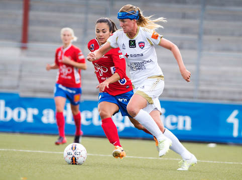 Rosengård Kirsten Van de Ven och Örebros Michelle De Jongh