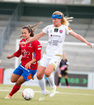 Rosengård Kirsten Van de Ven och Örebros Michelle De Jongh