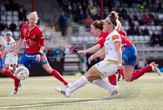 Rosengårds Joseé Belanger skjuter