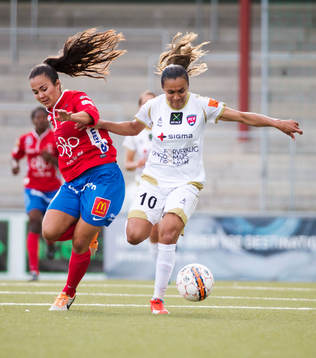 Rosengårds Marta Da Silva och Örebros Michelle De Jongh
