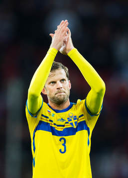 Sveriges Mikael Antonsson tackar publiken