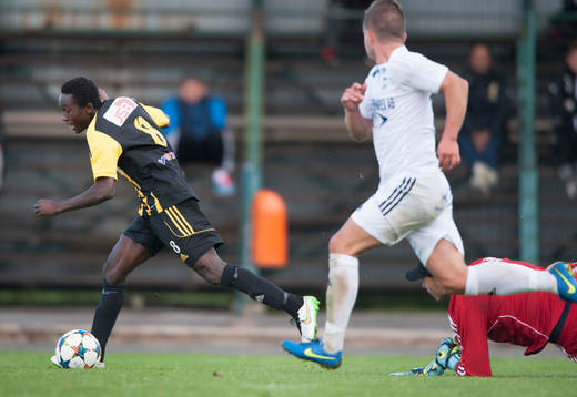 IFK Hässleholms Mamudu Moro rycker loss och rundar