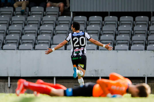 Bläddra bland fler bilder av Fotboll, Divison 1 södra, Landskrona - Oskarshamn