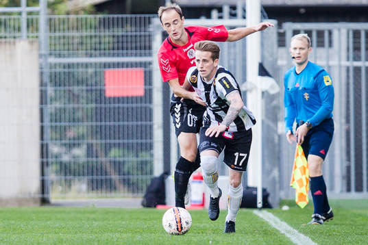 Oskarshamns Martin Torstensson och Landskronas Rasmus Alm i
