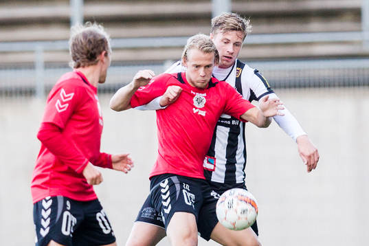 Landskronas Daniel Jarl och Oskarshamns Robin Östlind i