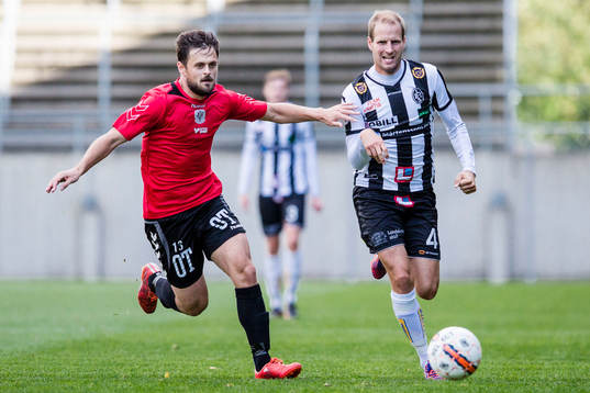 Oskarshamns Mergim Smakolli och Landskronas Mikael Dahlgren