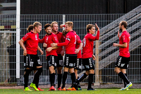 Oskarshamns spelare firar sitt 3-2 mål