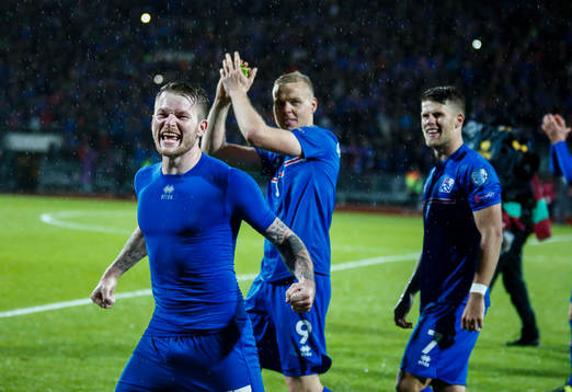 Islands spelare firar