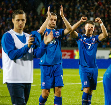 Islands spelare firar