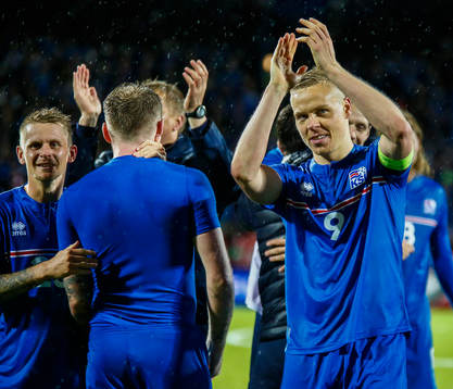 Islands spelare firar