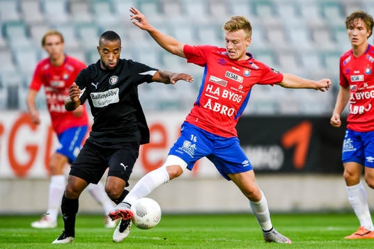 Höllvikens Kamal Barny och Örgrytes Sebastian Olsson