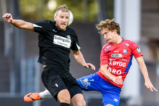 Höllvikens Alexander Nunez Cona och Örgrytes Jakob