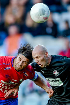 Örgrytes George Mourad och Höllvikens Freddy Borg i en