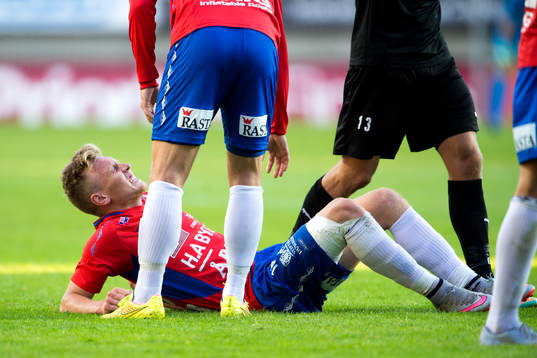 Örgrytes Sebastian Olsson skadar sig