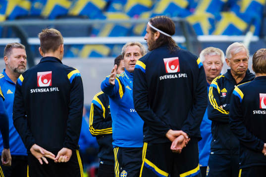 Förbundskapten Erik Hamrén samlar laget
