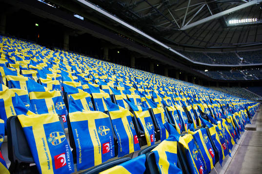 Svenska flaggor är utlagda på Friends arena