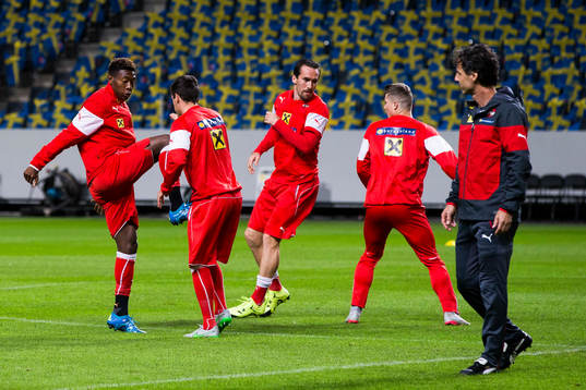 Bläddra bland fler bilder av Fotboll, Inför EM-kval, Österrike, Träning och Presskonferens