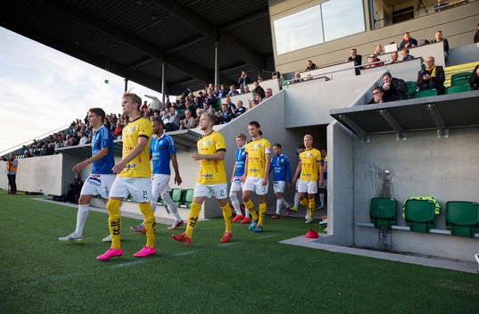 Spelarentré till fotbollsmatchen i division ett Södra på