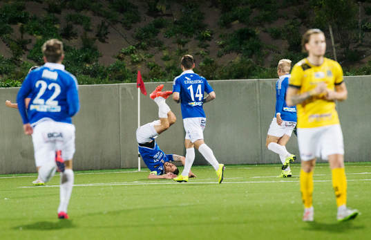 Kristian Haynes slår en kullerbytta