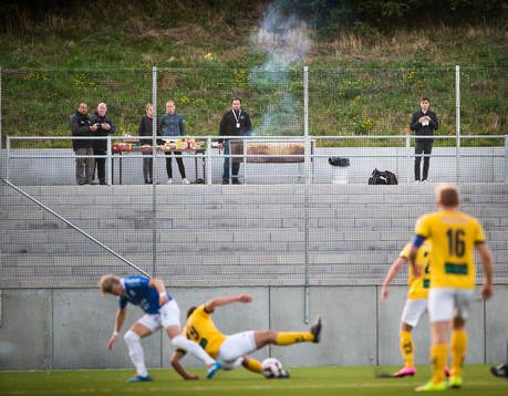 Korvgrillning på kortsidan på Klostergårdens IP
