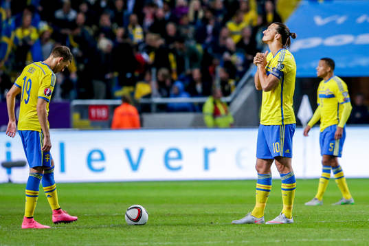 Sveriges Marcus Berg och Zlatan Ibrahimovic deppar