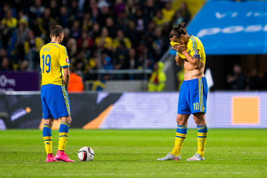 Sveriges Marcus Berg och Sveriges Zlatan Ibrahimovic deppar