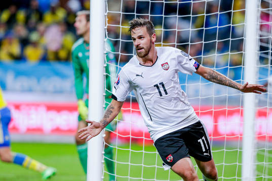 Österrikes Marek Harnik jublar
