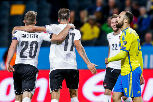 Sveriges Abdul Khalili deppar samtidigt som Österrikes