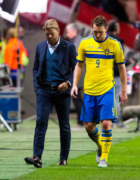 Sveriges player manager Markus Allbäck och Kim Källström