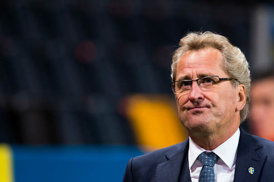 Sveriges förbundskapten Erik Hamrén ser bekymrad ut