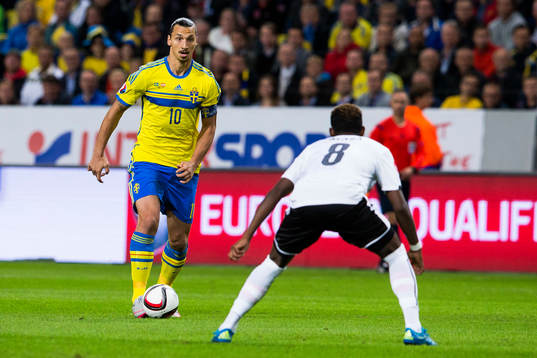 Sveriges Zlatan Ibrahimovic och Österrikes David Alaba