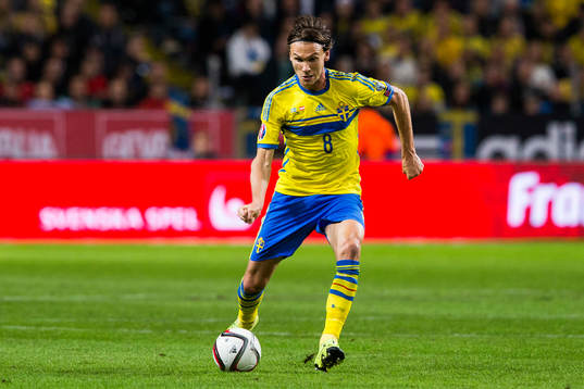 Sveriges Albin Ekdal med bollen