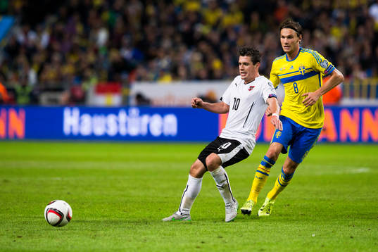 Österrikes Zlatko Junuzovic och Sveriges Albin Ekdal