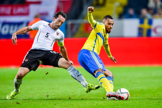 Österrikes Christian Fuchs och Sveriges Isaac Kiese Thelin