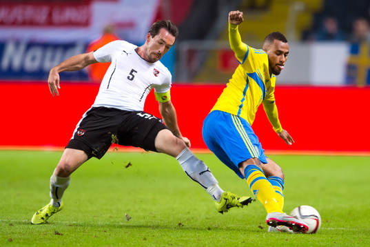 Österrikes Christian Fuchs och Sveriges Isaac Kiese Thelin