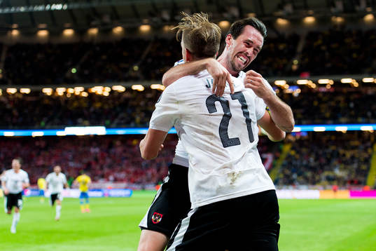 Österrikes Christian Fuchs kramar om Marc Janko
