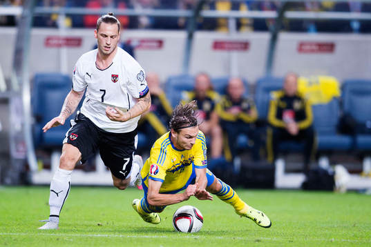 Österrikes Marko Arnautovic och Sveriges Albin Ekdal