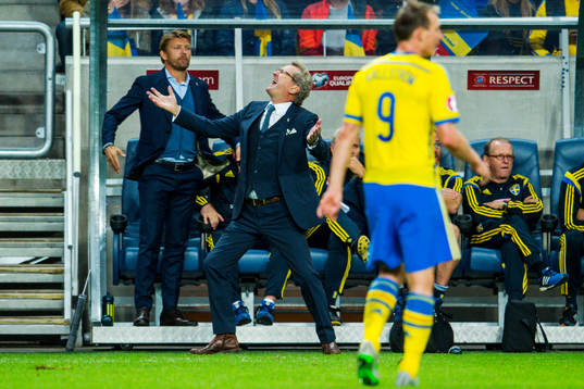 Sveriges förbundskapten Erik Hamrén deppar